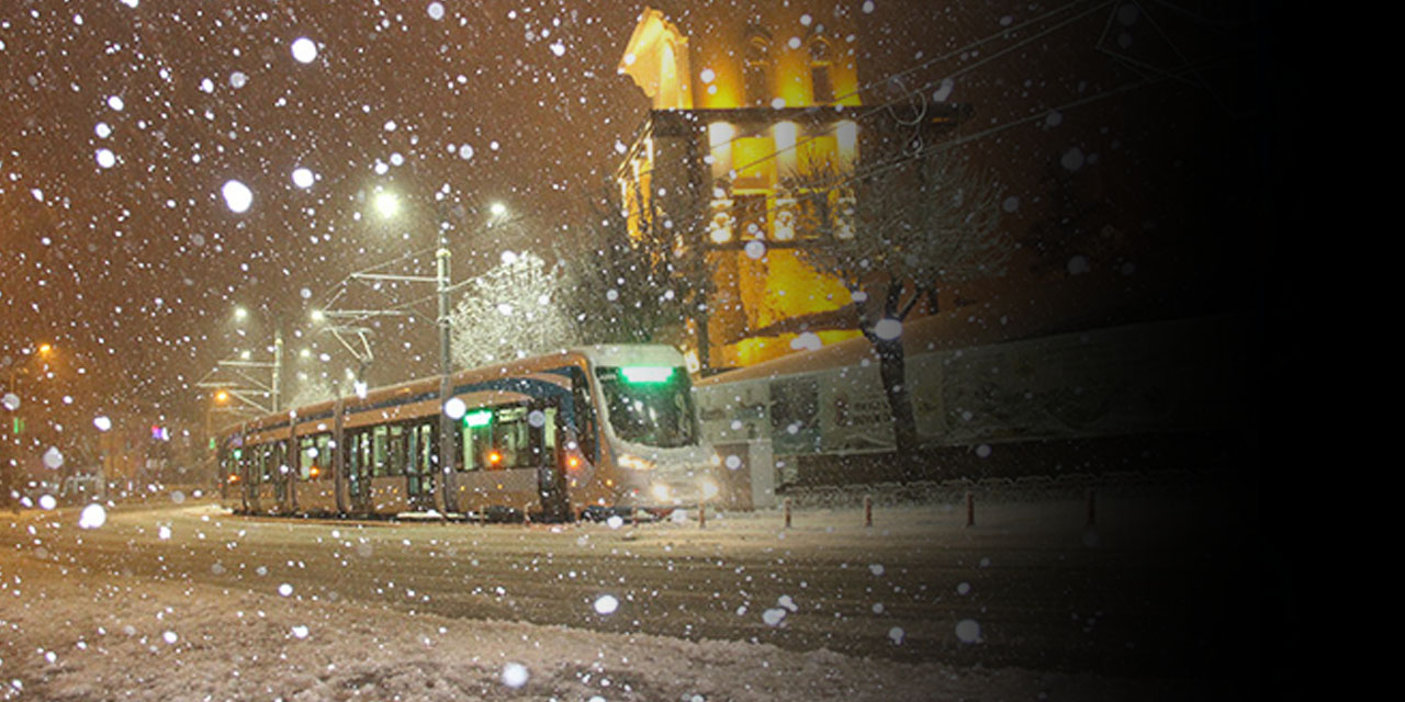 Konya şehir merkezinde beklenen kar yağışı başladı