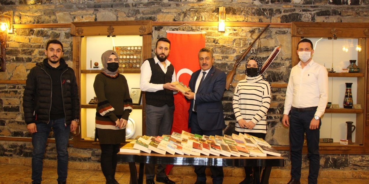 AK Parti Seydişehir gençliğinden bin 71 kitap bağışı