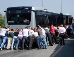 Bir el atın itelim şu metrobüsü