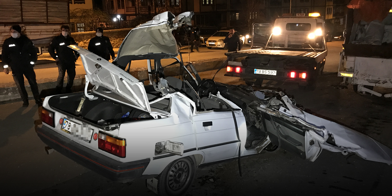 İki çöp aracına birden çarpan sürücü bu otomobilden sağ çıktı