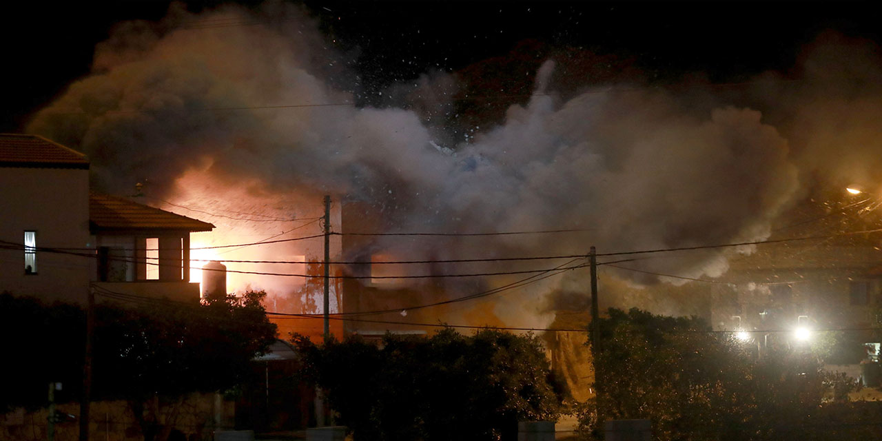 Siyonist İsrail askerkeri tutuklu Filistinlinin evini havaya uçurdu