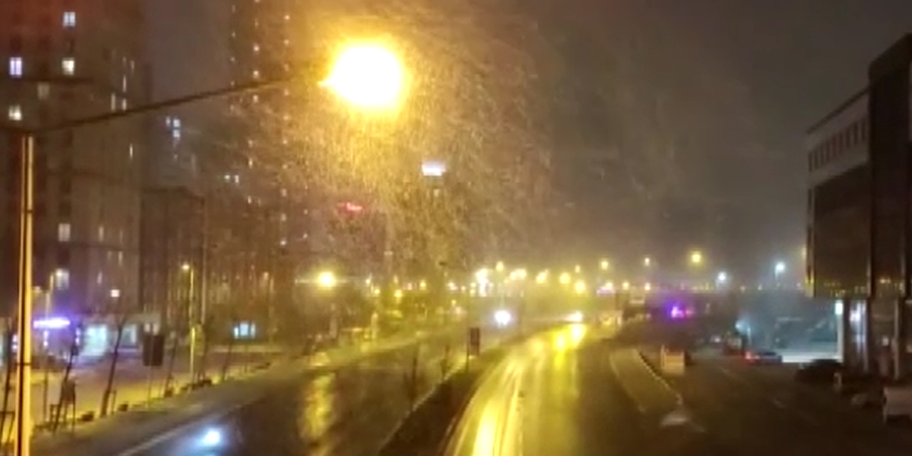 İstanbulluların özlemle beklediği kar yağışı başladı