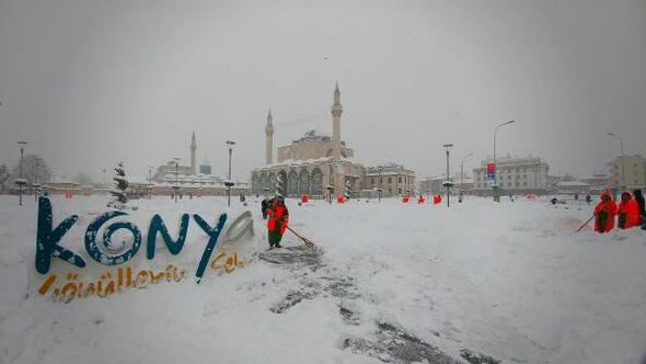 Konya'nın 21 ilçesinde kar yağışı nedeniyle yüz yüze eğitime ara verildi