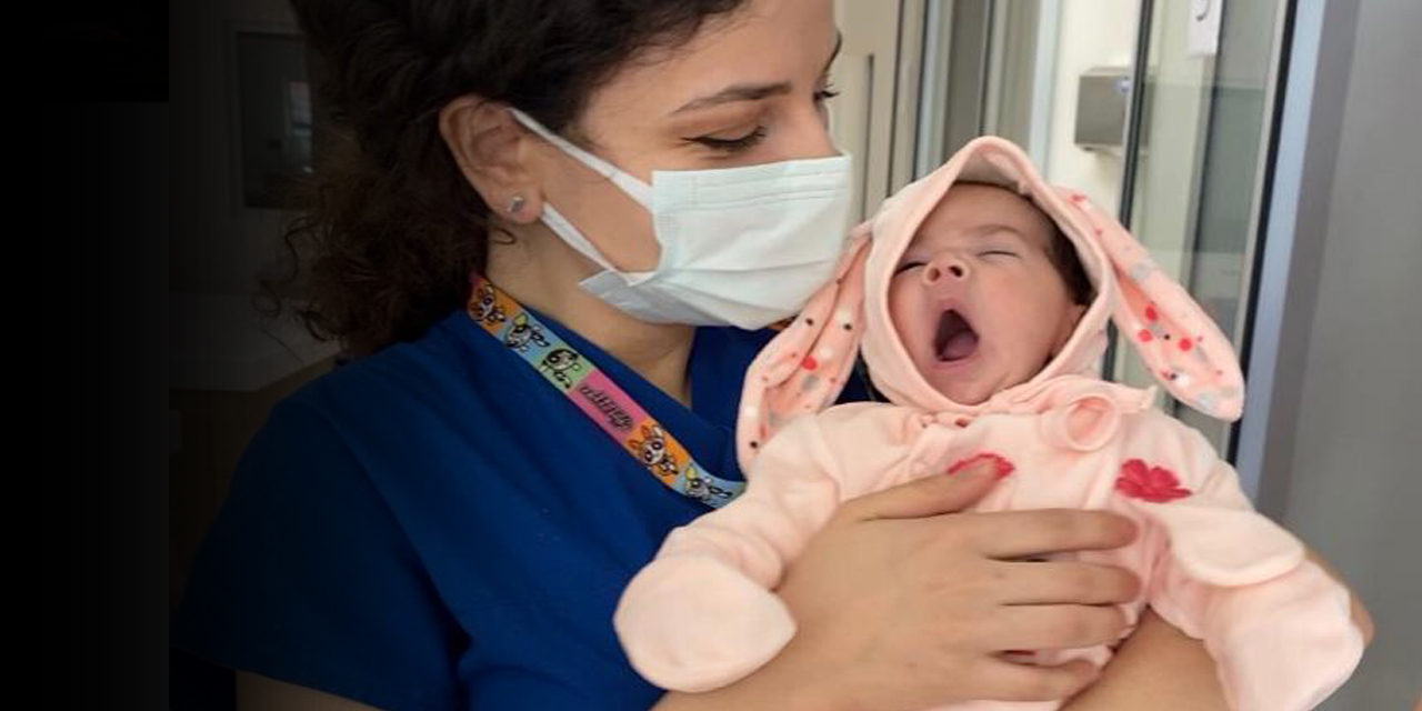 Annesinin Şehir Hastanesinde terk ettiği miniğe sahip çıktılar