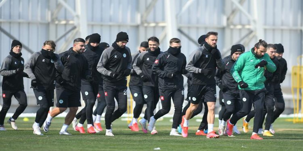 Konyaspor'un yeni transferinde şok! Ayrı çalıştı
