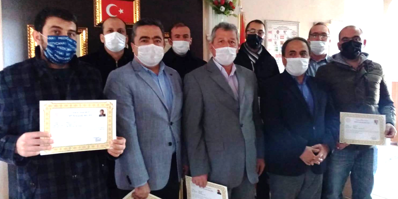 Konya Yunak'ta 9 Milli Eğitim personeline üstün başarı belgesi