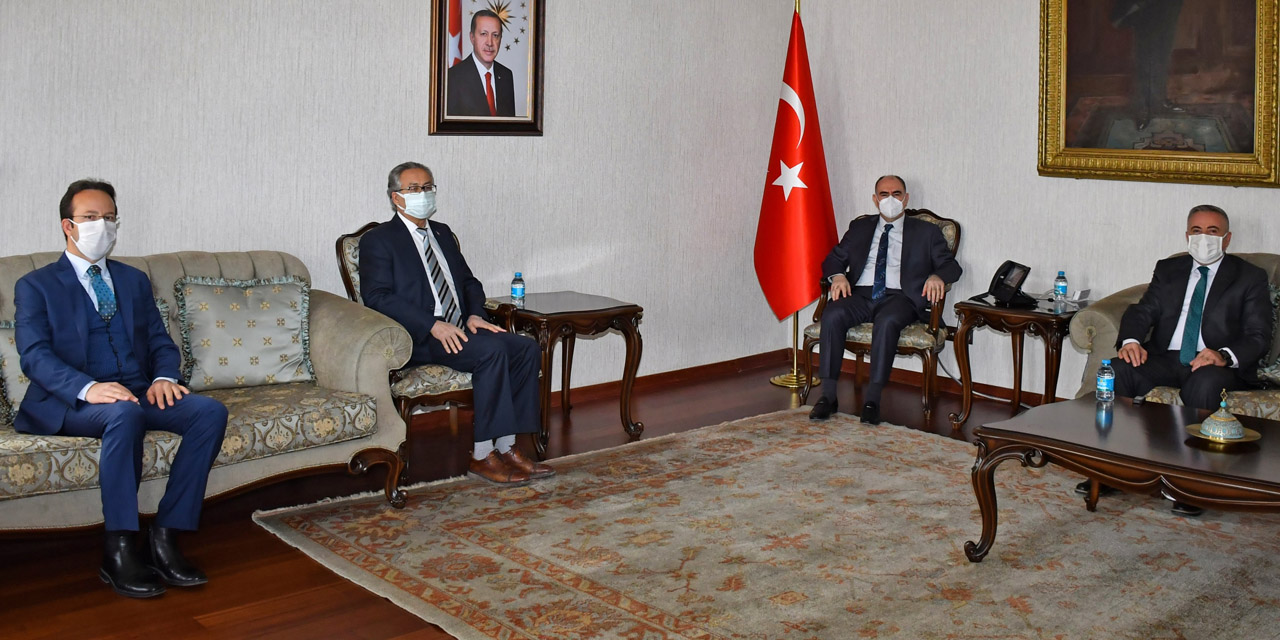 Konya Valiliği'nde Selçuklu Karatay ve Meram'a sunulacak hizmetler değerlendirildi
