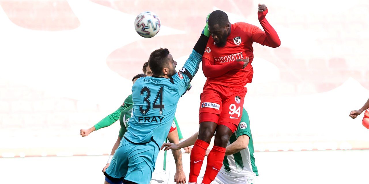 Konyaspor Gaziantep maçında ilk yarı golsüz bitti