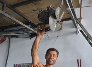 Ustalar, sanayi tipi klimayla serinliyor