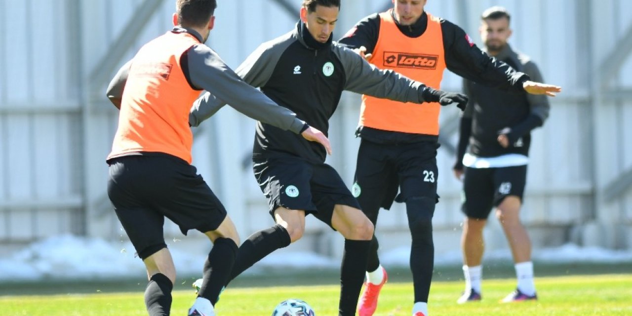 Konyaspor Başakşehir'e karşı taktik çalıştı