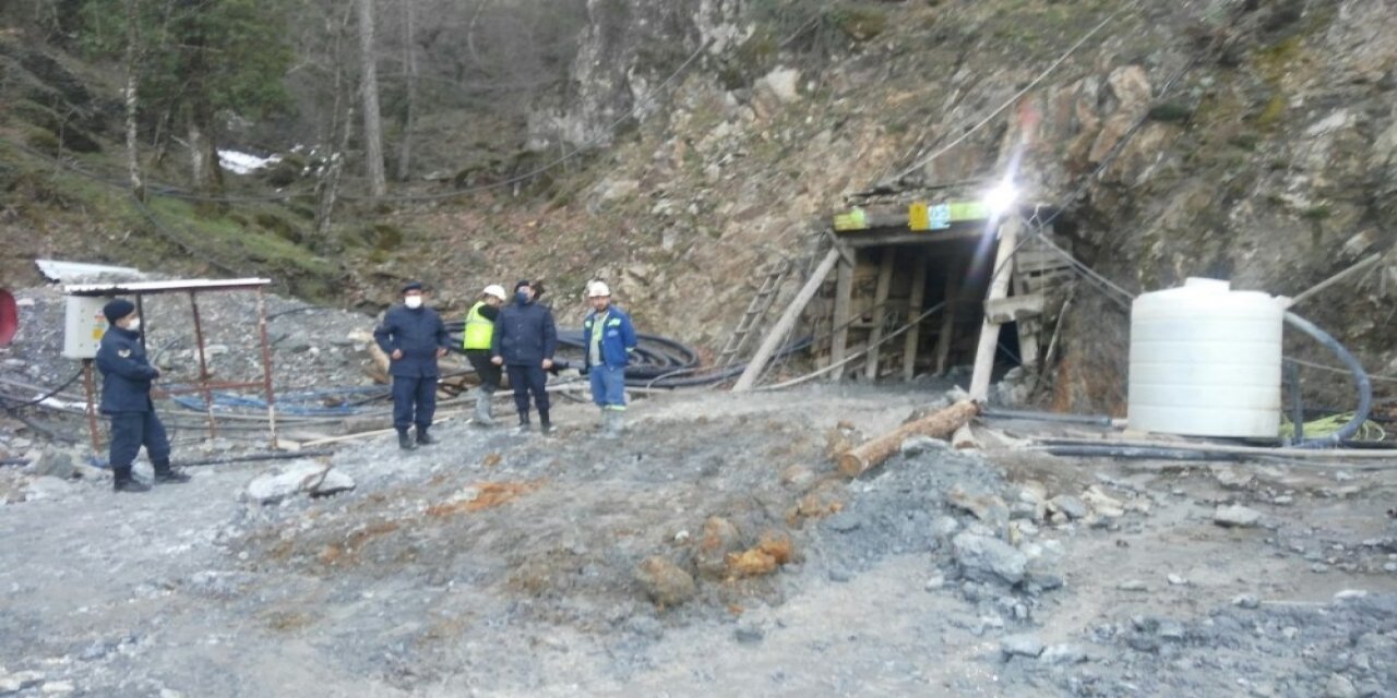 Maden ocağında göçük! 50 metre derinlikte kalan işçiye ulaşılmaya çalışılıyor