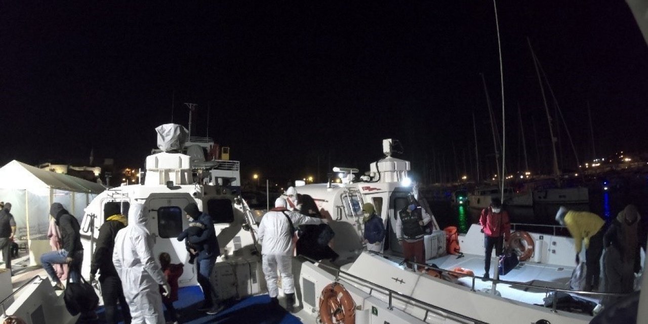 Çeşme açıklarında lastik botla sürüklenen 23 göçmenin imdadına Sahil Güvenlik yetişti