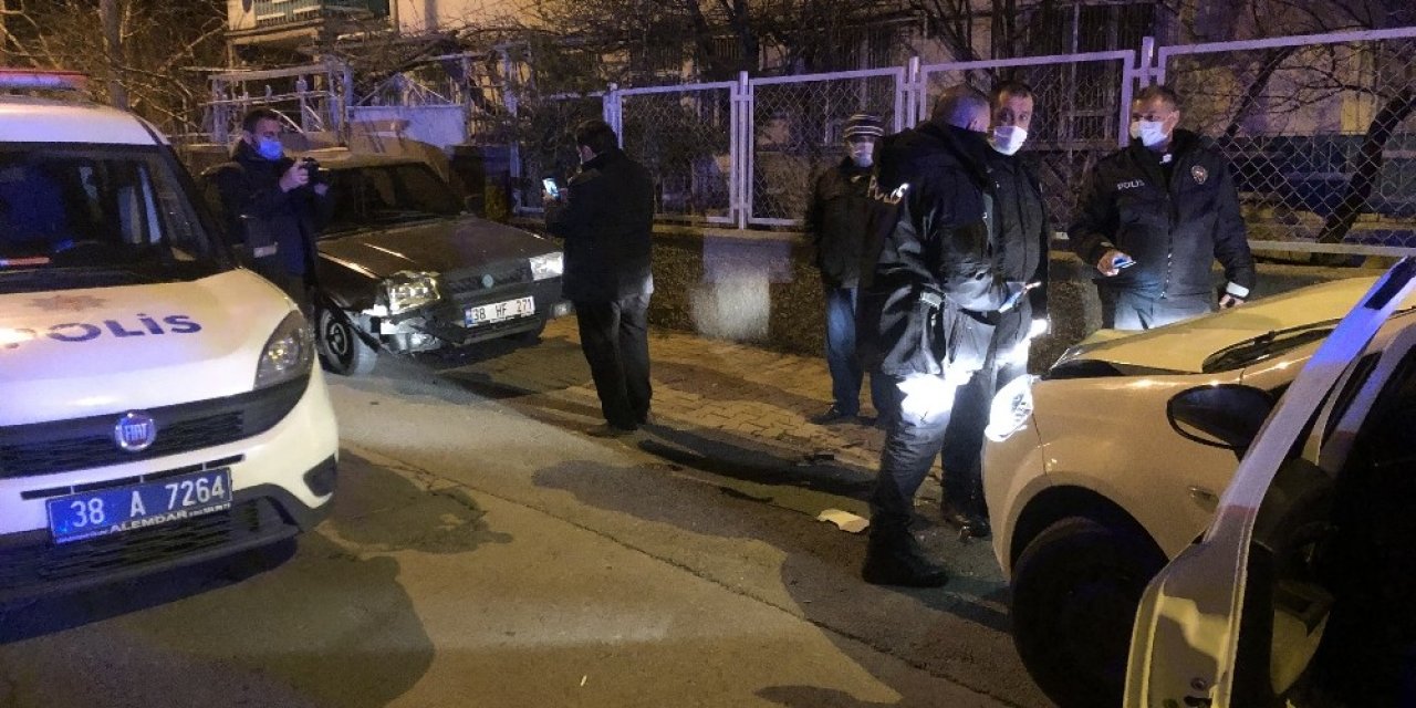 'Dur' ihtarına uymayan sürücü kaza yapınca yakalandı! Otomobil çalıntı çıktı