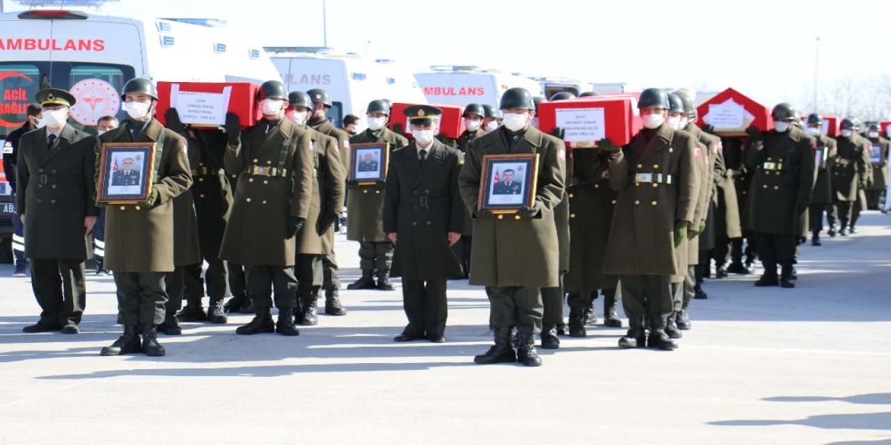 Helikopter kazasında şehit olan 11 asker Elazığ’dan törenle uğurlanıyor