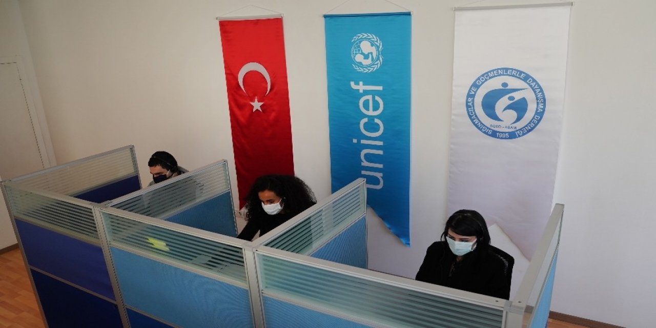 SGDD-ASAM'dan sığınmacılar için 5 farklı dilde danışmanlık hattı