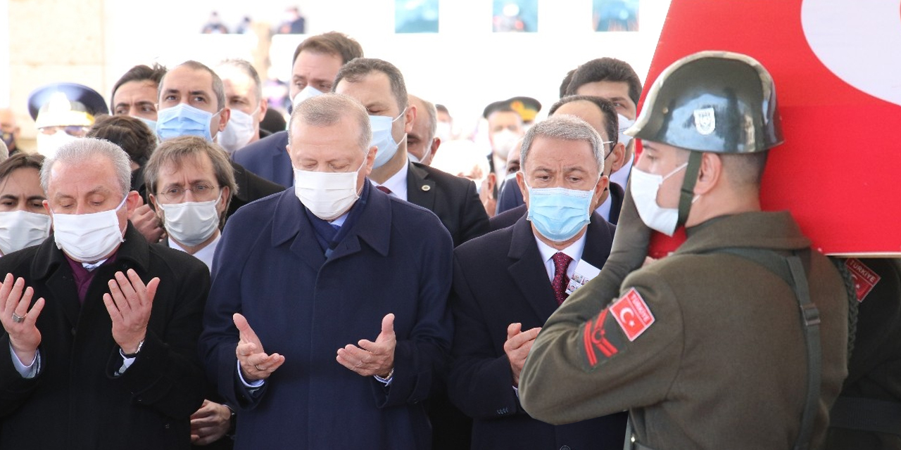Türkiye Şehitlerini dualarla uğurladı!