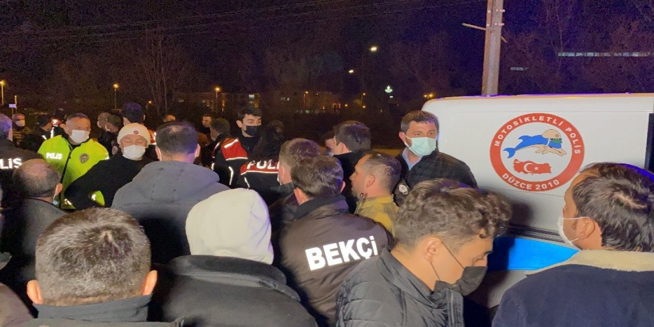 Kısıtlamada sokağa çıkan 3 şahıs ortalığı birbirine kattı! Çok sayıda kişi gözaltına alındı