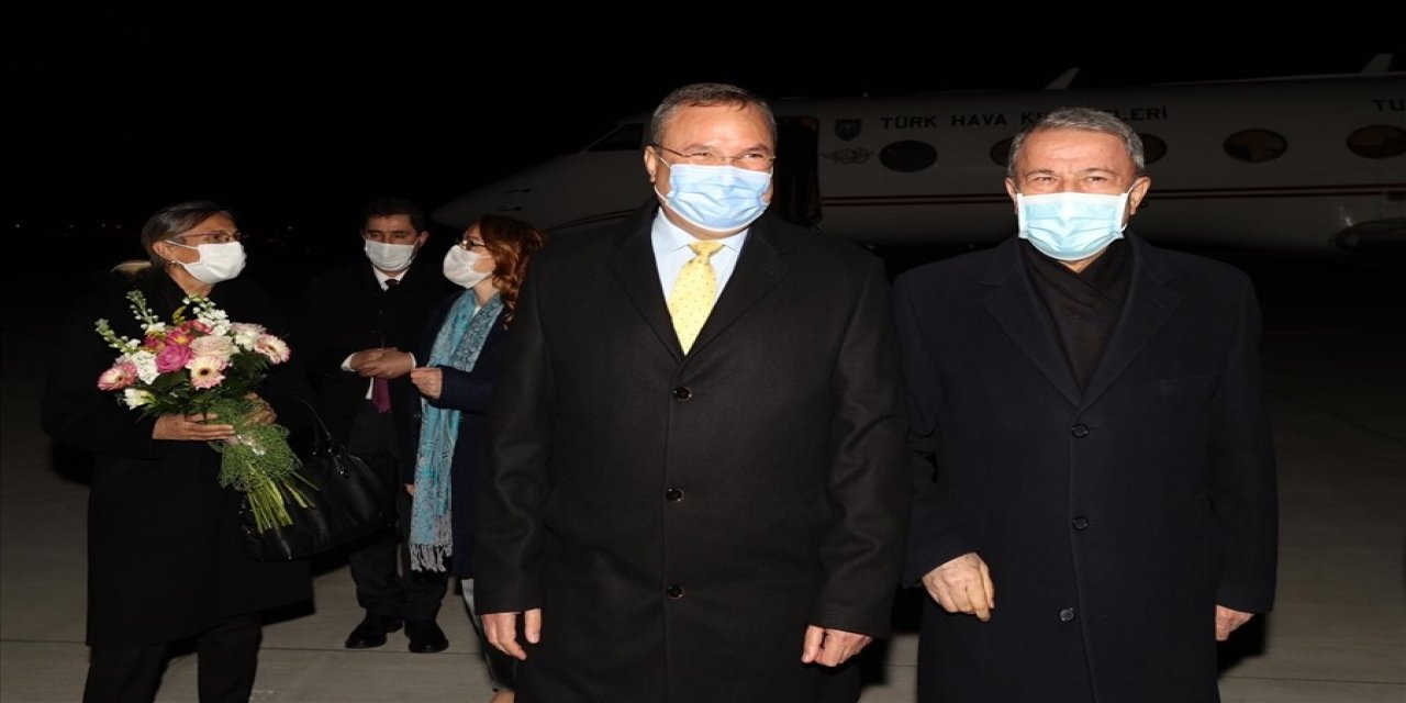 Bakan Akar Bükreş'e gitti