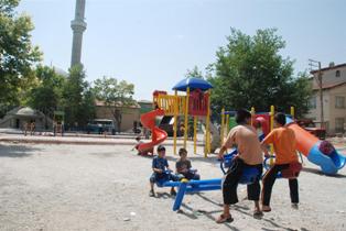 Yıkılan depoların yerine park yapılıyor