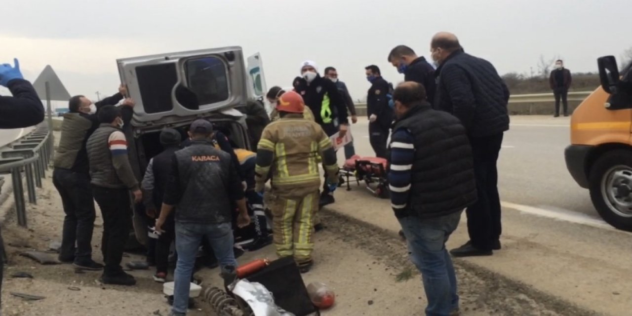 Tekerleği kopan araç taklalar attı! Sıkıştığı yerde dakikalarca kurtarılmayı bekledi