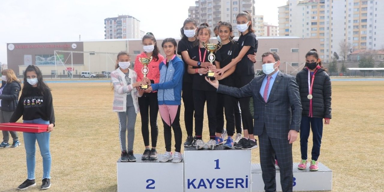 Konya ve Aksaray'daki grup müsabakalarına katılmak için mücadele ettiler