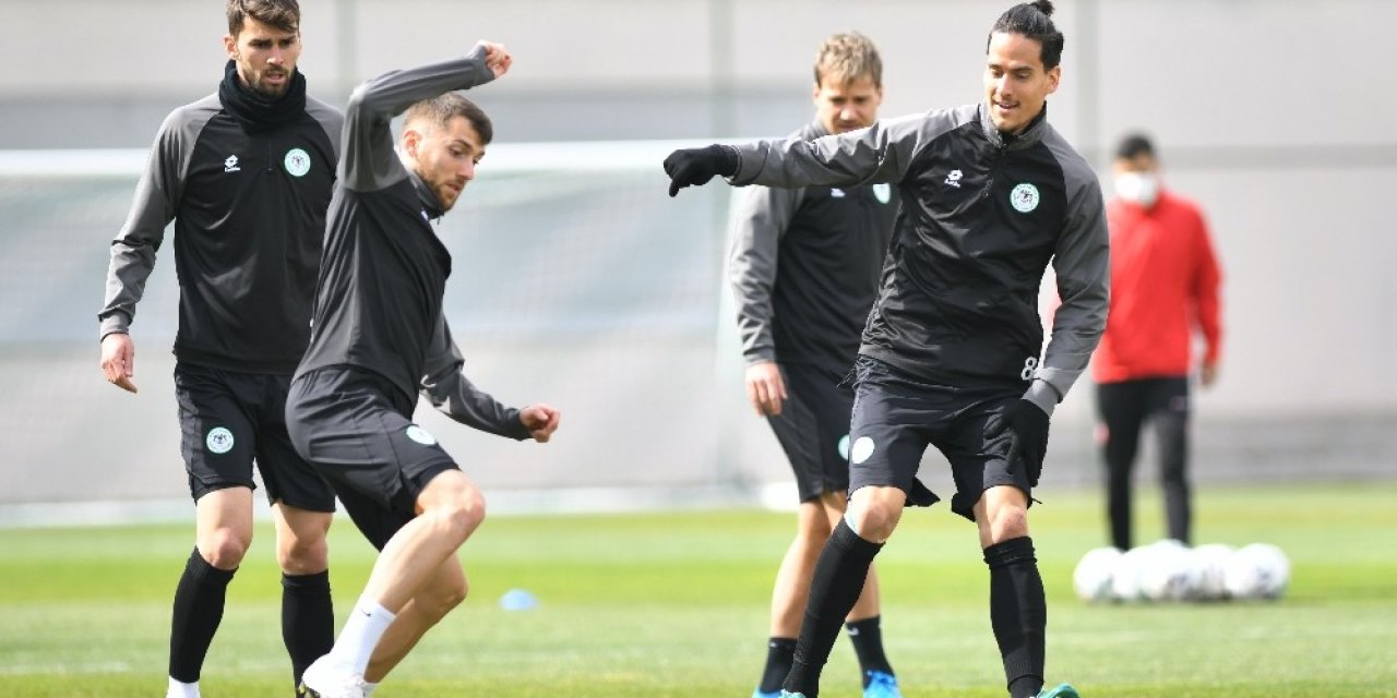Konyaspor Kasımpaşa maçına hazırlanıyor! 7 futbolcu antrenmana katılmadı