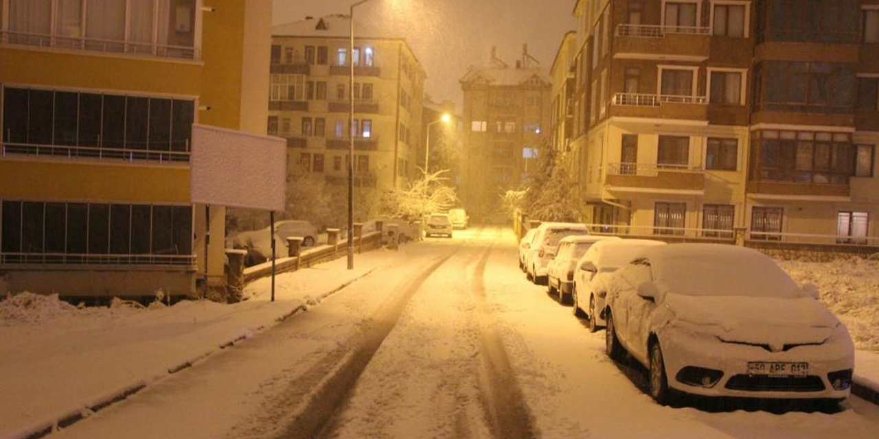 Yağmur yerini kara bıraktı! Nevşehir beyaza büründü