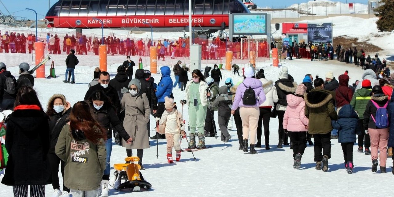 Hafta sonu tatilcileri Erciyes’e akın etti