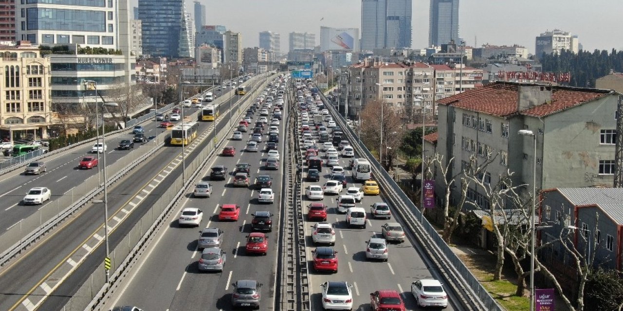 Kısıtlamasız geçen ikinci cumarteside trafik yoğunluğu yüzde 70’lere çıktı