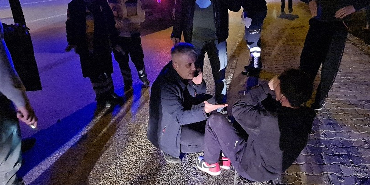 Elektrik direğine çarpan sürücü anne babasına sarılıp gözyaşlarına boğuldu