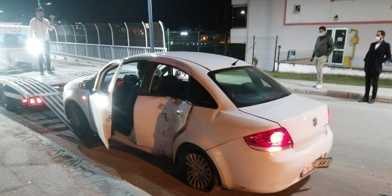 Köprüde 3 araç çarpıştı! 2 kişi yaralandı