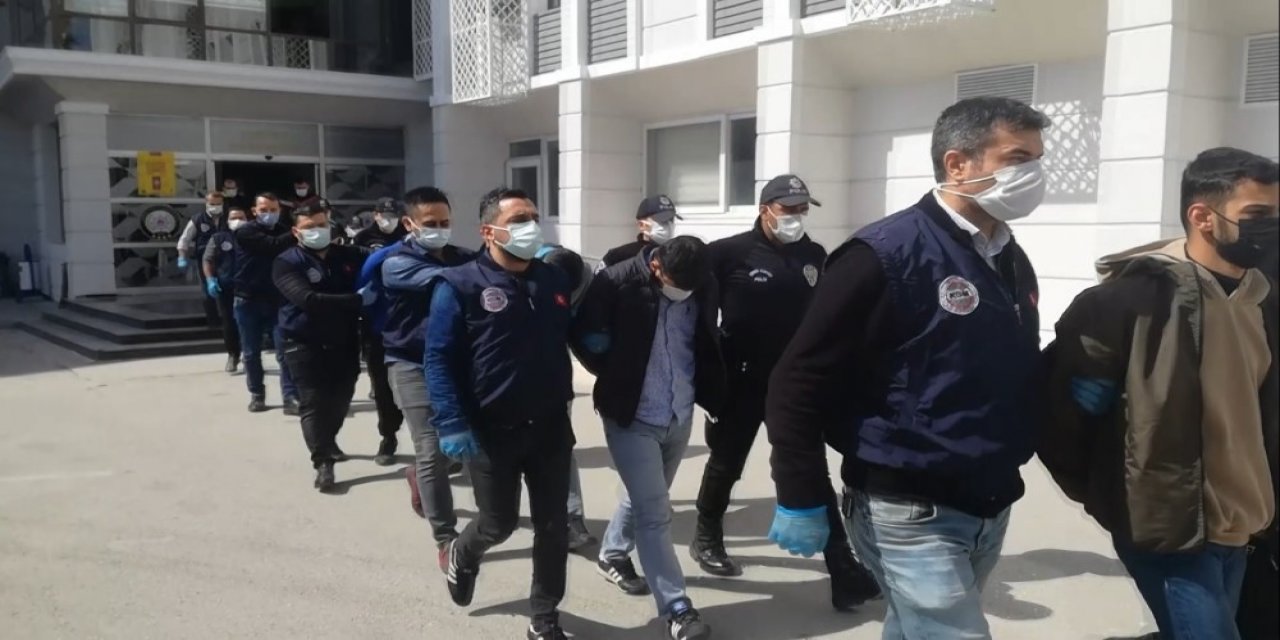 Sosyal medyadan nitelikli dolandırıcılık yapan 7 kişi tutuklandı