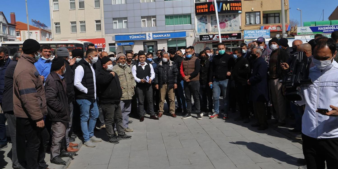Yunaklılar istifa eden Başkan Demirhan için sokağa döküldü