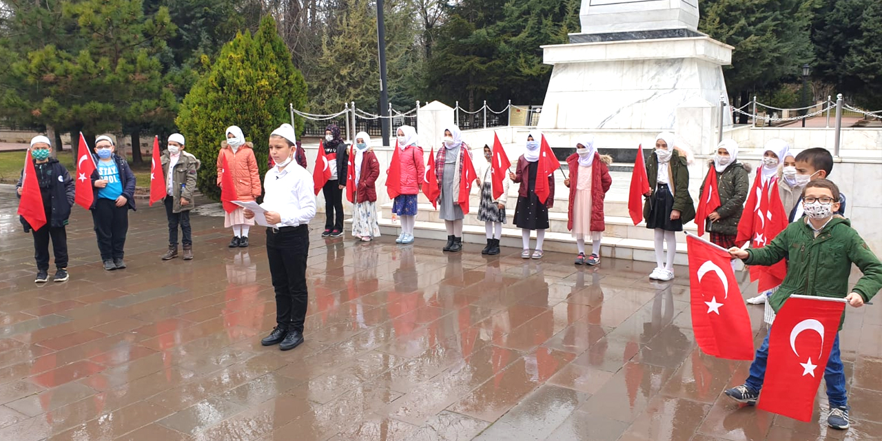 Minik hafızlar Konya Askeri Şehitliği’ni ziyaret ederek Kur’an-ı Kerim okudu
