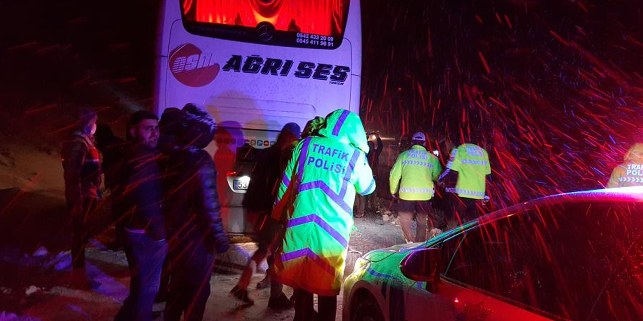 Kar ve tipi kaza getirdi! Yolcu otobüsü ve 3 tırın karıştığı kazalarda 4 kişi yaralandı  