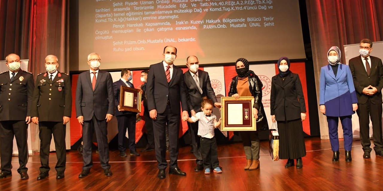 Konya'da Şehit aileleri ve gazilere Devlet Övünç Madalyası