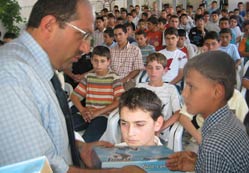 Kurs öğrencilerine ayakkabı
