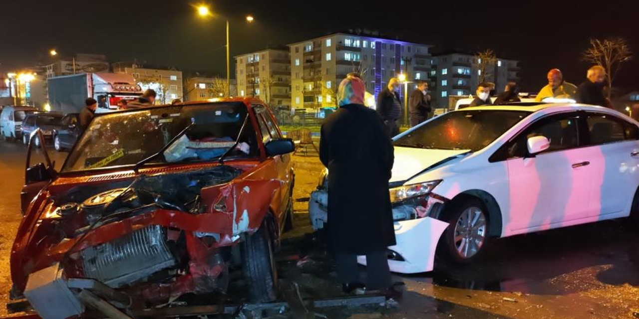 Kontrolden çıkan otomobil ortalığı birbirine kattı! Mahalleli dışarıya fırladı