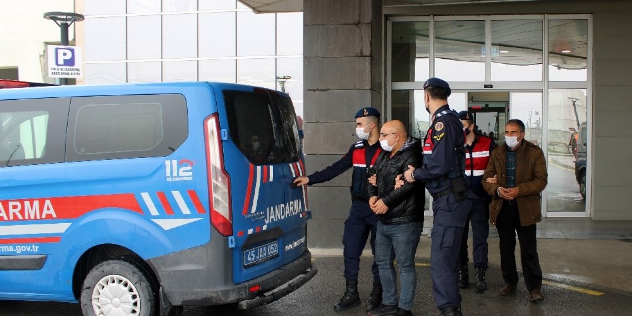 Manisa'da sosyal medya üzerinden terör propagandası yapan 3 kişi gözaltına alındı