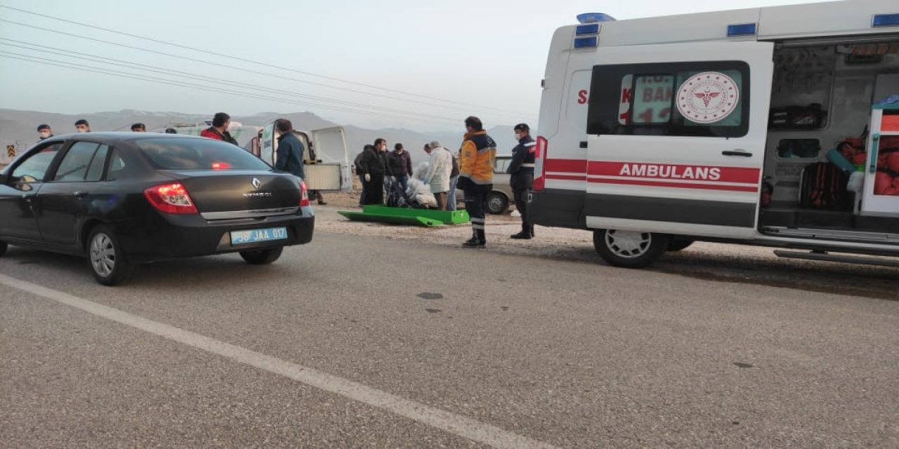 Mezarlık yanındaki otomobilde şok ölüm!