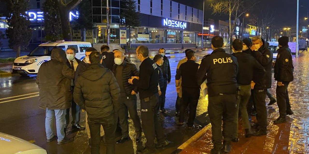 Yol verme kavgası kanlı bitti! Bıçaklanan iki kişi iş yerine sığındı