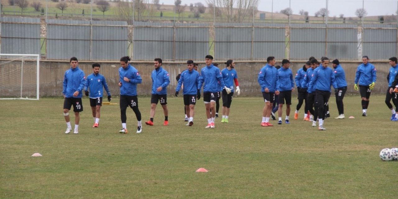 Bir dönem Süper Lig'de olan Elazığspor çıkış yolu arıyor