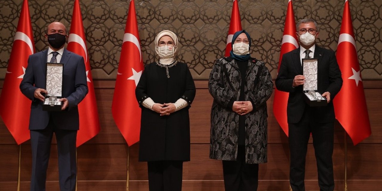Başkan Pekyatırmacı 'erişilebilirlik ödülü'nü Erdoğan'ın elinden aldı