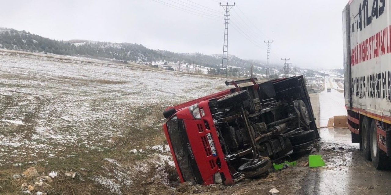 Karaman'da kamyon devrildi! Ölü ya da yaralı yok