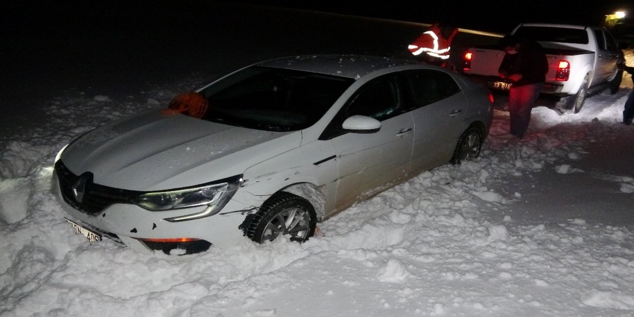 Navigasyona uyan sürücü kapalı yolda kara saplandı! 3 saatte kurtarıldı