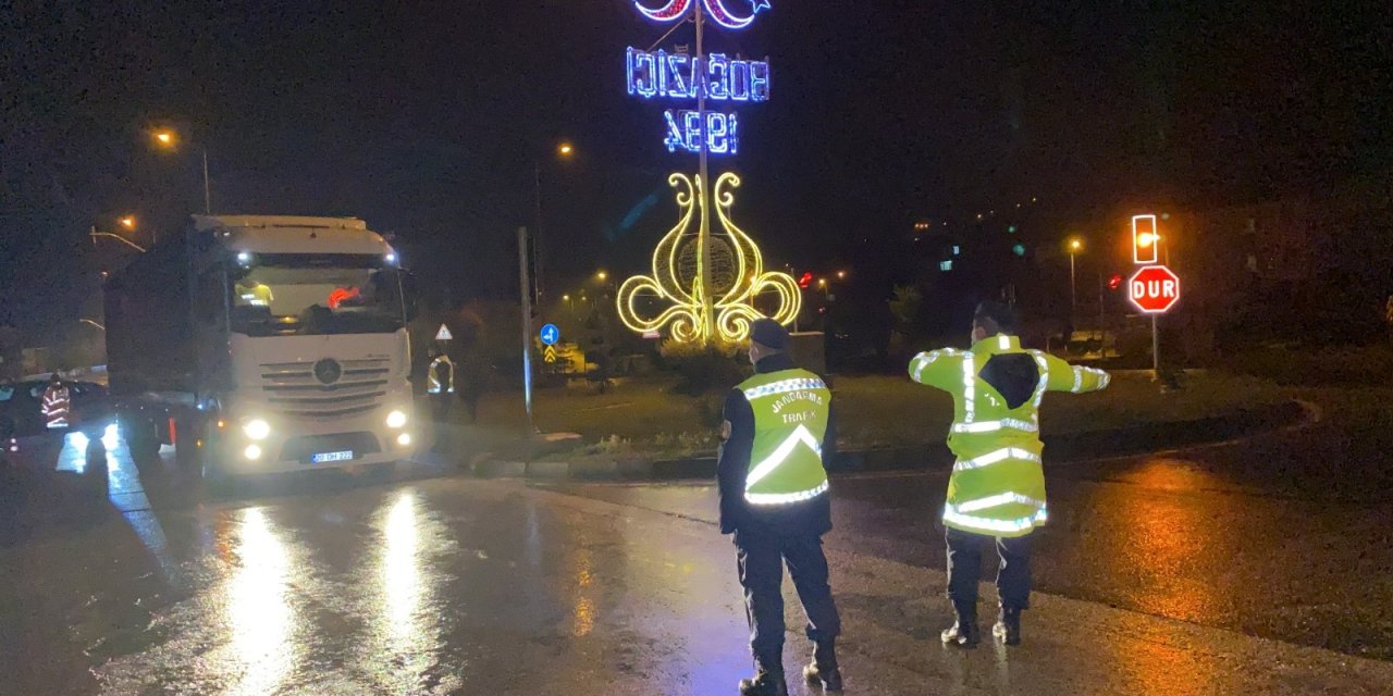 D-655 yolunda heyelan! Ağır tonajlı araçların geçişi durduruldu