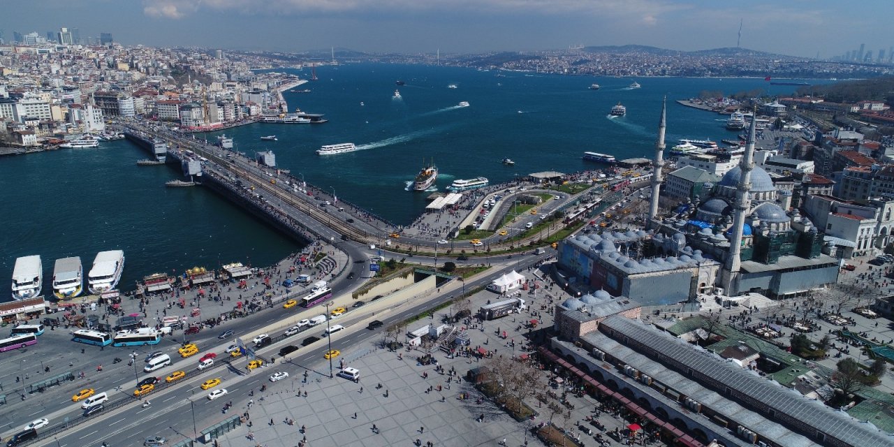 İstanbul'da korkutan tablo! Kısıtlamasız cumarteside Eminönü eski günlerine döndü