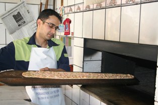 Tavuklu ekmek 'in', Etli ekmek 'out'