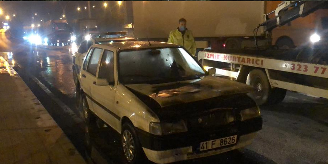 Seyir halinde motoru tutuşan otomobilden sıçrayan alevler bir aracı daha yaktı