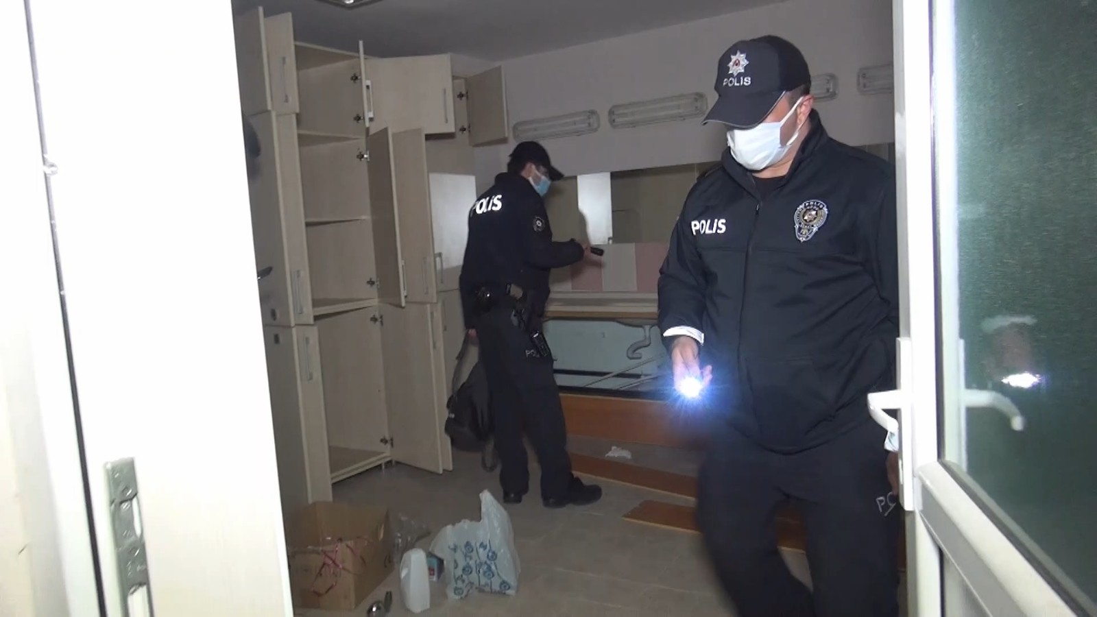Bursa'da ürküten görüntü! Kullanılmayan binaya girdi